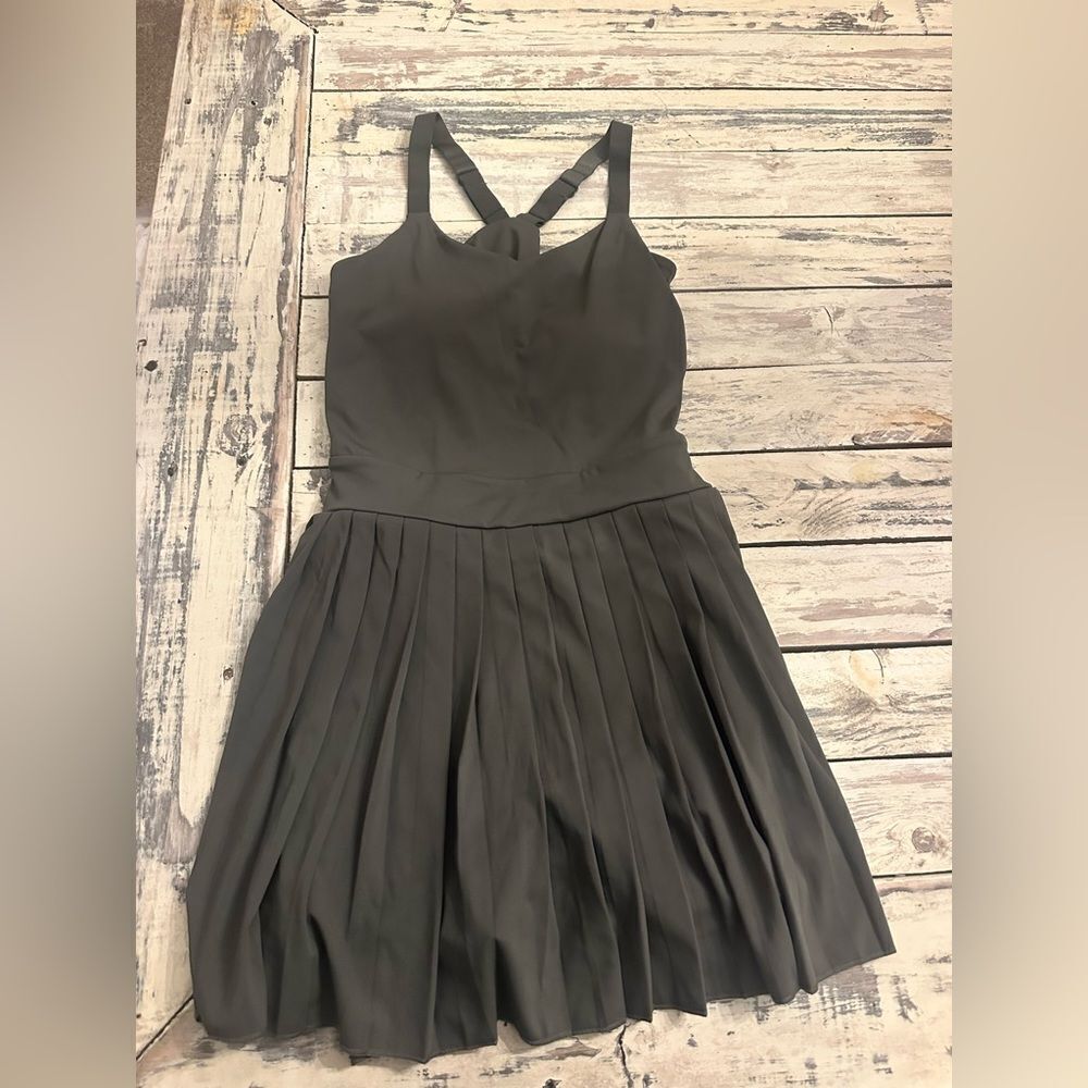 Gold Hinge Y BACK ADJUSTABLE PLEATED DRESS - Picture 3 of 4
